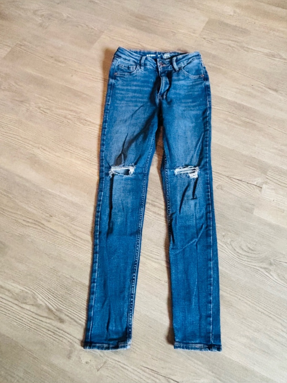 Old Navy Distressed Skinny Jeans in Blue Wash